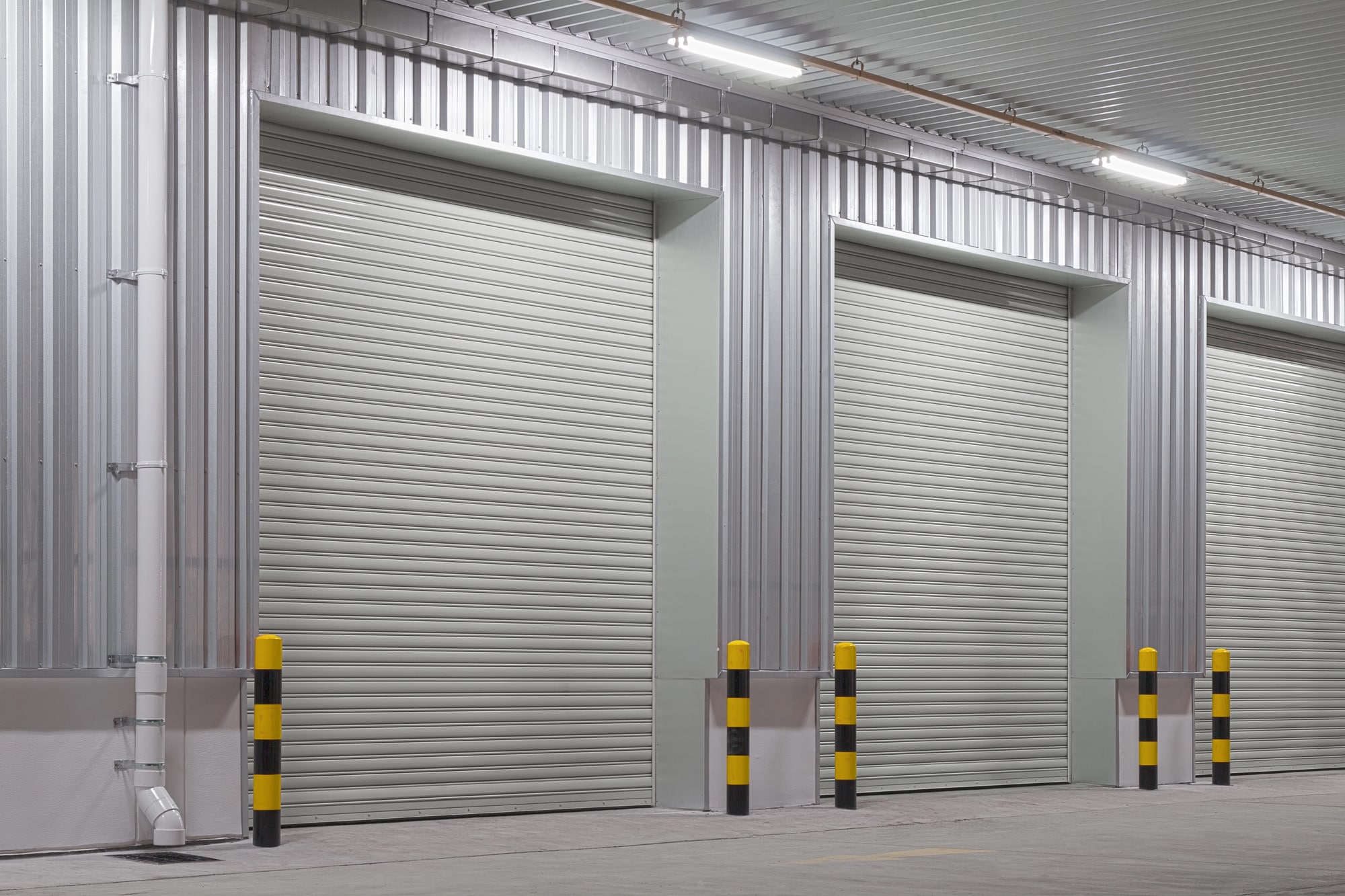 Overhead coiling door